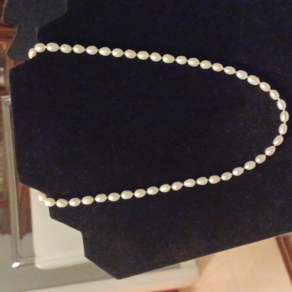 GENUINE PEARL NECKLACE, 18 INCHES, EXCELLENT VINTAGE CONDITION.